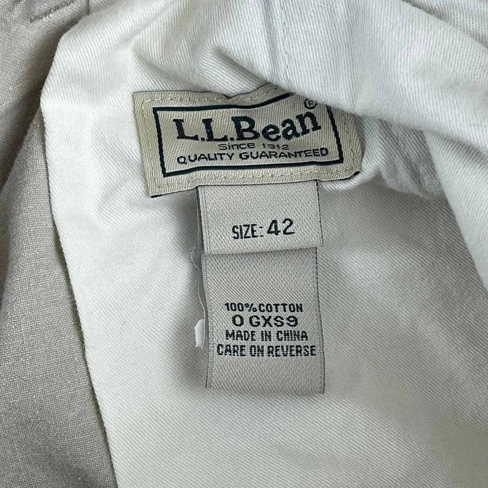 LL Bean Mens Khaki Tan Cotton Twill Cargo Shorts Size 42 Relaxed Fit Hiking - Picture 6 of 8